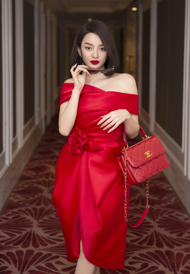 Nữ diễn viên Việt sở hữu những bộ trang phục ngốn nhiều công sức và tiền của nhất lịch sử ảnh 1