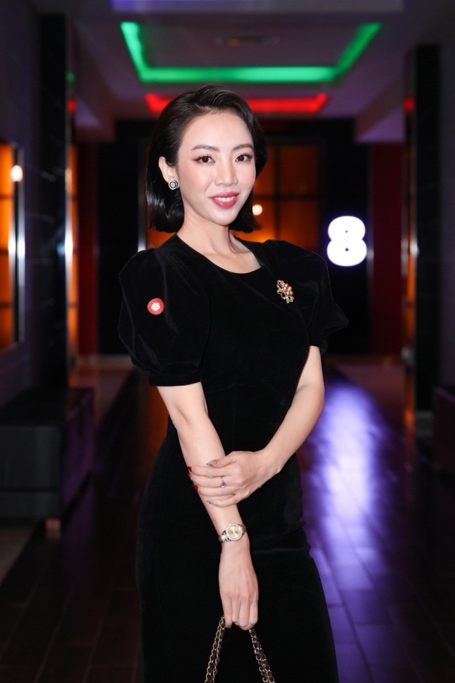 Thường sánh đôi cùng Tiến Luật, cớ sao Thu Trang lại một mình lẻ bóng đi xem phim? ảnh 1
