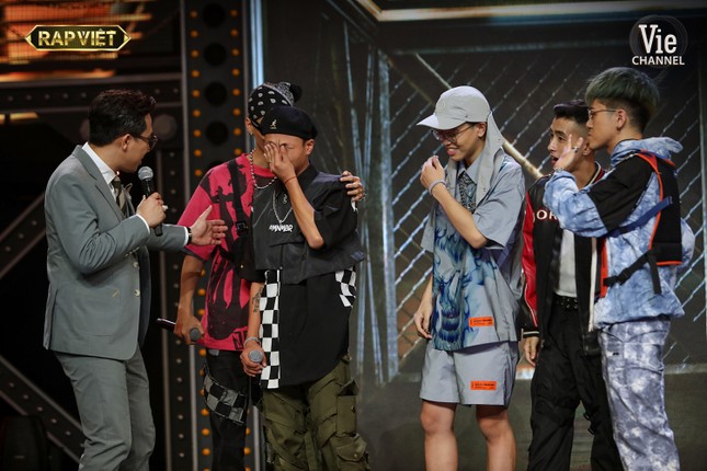 “Rap Việt“: Tlinh tạo kỳ tích khi một mình “cân” hai đối thủ “nặng ký“ ảnh 15