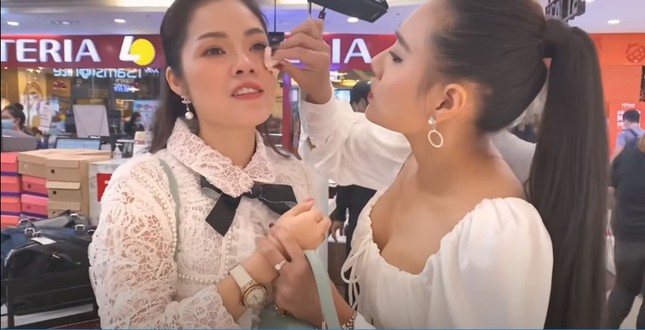 Chuyện lạ có thật: Đi đánh ghen xong, bà cả Dương Cẩm Lynh “lả lơi” với “tiểu tam” ảnh 9