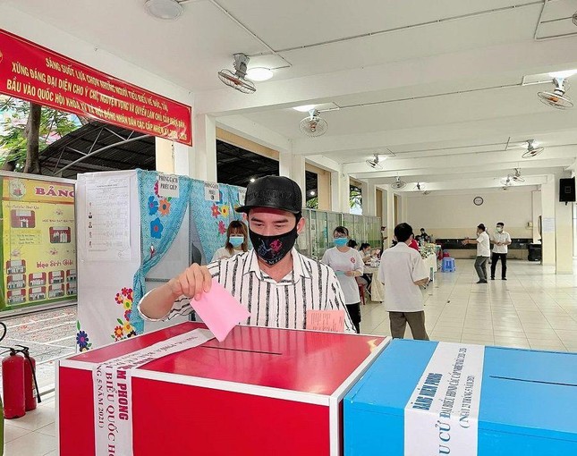 Hàng loạt sao Việt dậy từ sớm, háo hức với vai trò cử tri trong ngày bầu cử toàn quốc ảnh 10