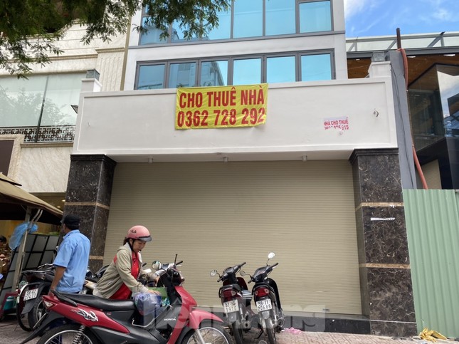 Nhà phố tiền tỷ 'thi nhau' đóng cửa, treo biển cho thuê ở trung tâm Sài Gòn ảnh 7