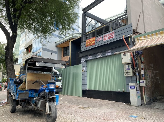 Nhà phố tiền tỷ 'thi nhau' đóng cửa, treo biển cho thuê ở trung tâm Sài Gòn ảnh 8