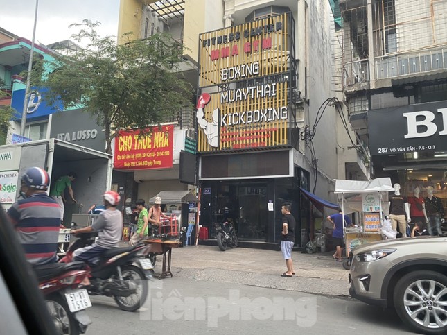 Nhà phố tiền tỷ 'thi nhau' đóng cửa, treo biển cho thuê ở trung tâm Sài Gòn ảnh 10