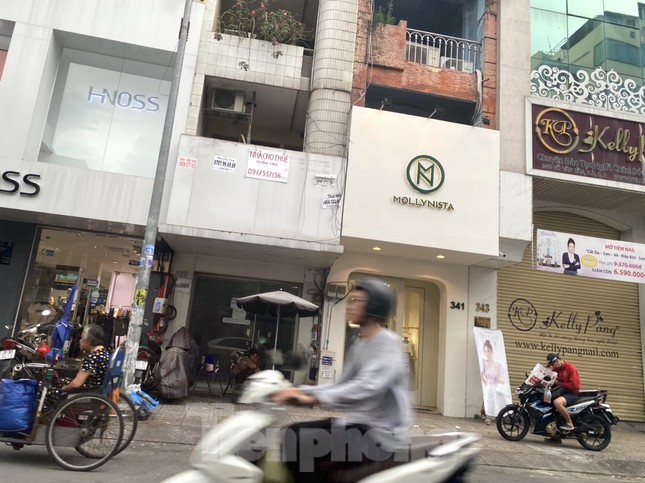Nhà phố tiền tỷ 'thi nhau' đóng cửa, treo biển cho thuê ở trung tâm Sài Gòn ảnh 11
