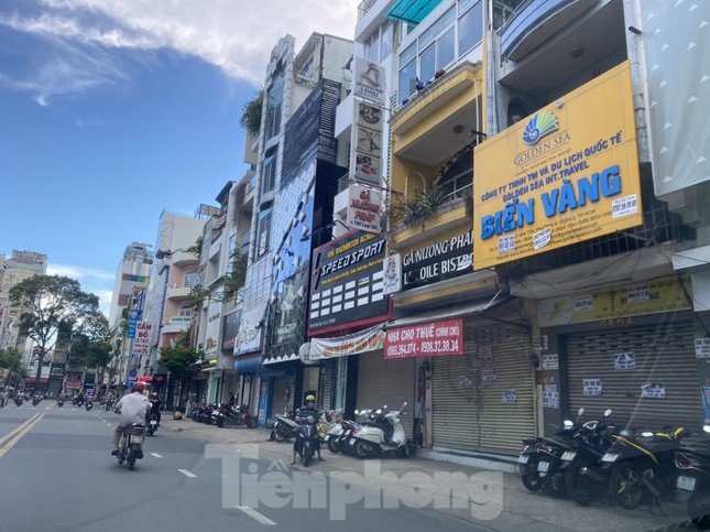 Nhà phố tiền tỷ 'thi nhau' đóng cửa, treo biển cho thuê ở trung tâm Sài Gòn ảnh 13