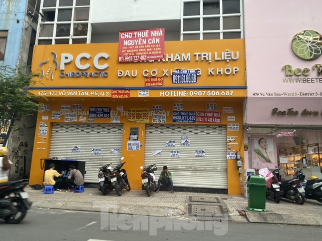 Nhà phố tiền tỷ 'thi nhau' đóng cửa, treo biển cho thuê ở trung tâm Sài Gòn ảnh 14