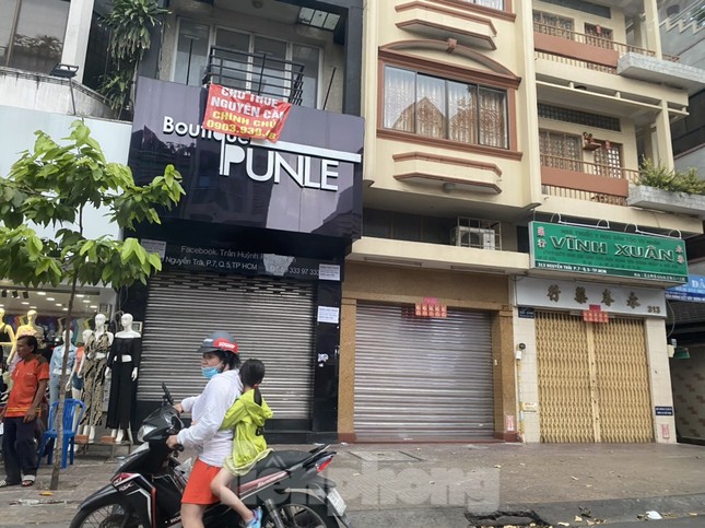 Nhà phố tiền tỷ 'thi nhau' đóng cửa, treo biển cho thuê ở trung tâm Sài Gòn ảnh 5