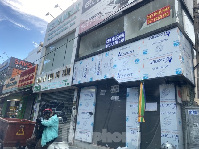 Nhà phố tiền tỷ 'thi nhau' đóng cửa, treo biển cho thuê ở trung tâm Sài Gòn ảnh 18