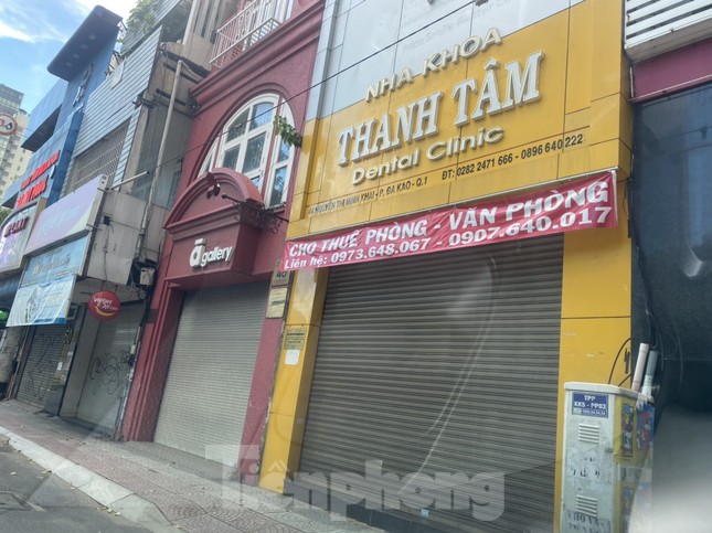 Nhà phố tiền tỷ 'thi nhau' đóng cửa, treo biển cho thuê ở trung tâm Sài Gòn ảnh 20