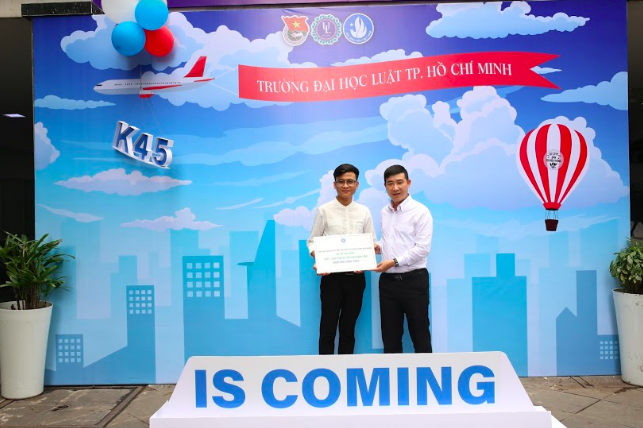 Bùi Công Dân của “Cặp lá yêu thương” được trường ĐH Luật TP. HCM tặng 100% học phí ảnh 1