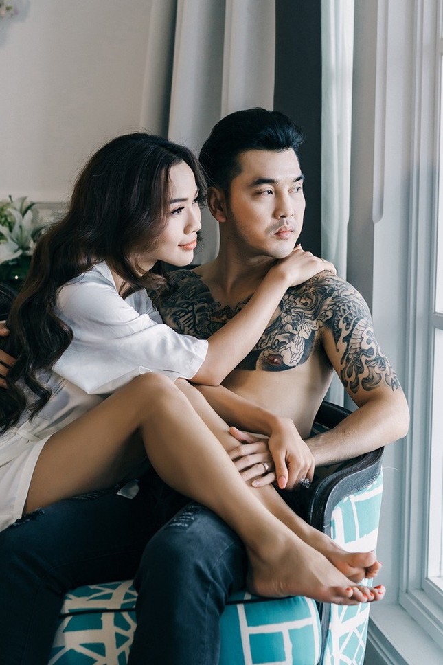 Ưng Hoàng Phúc bán nude khoe cơ bụng 6 múi săn chắc ở tuổi 40 ảnh 4