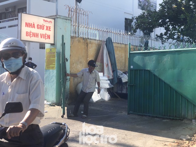 Bên trong Bệnh viện Đà Nẵng những ngày đầu tiên thực hiện biện pháp cách ly y tế ảnh 2