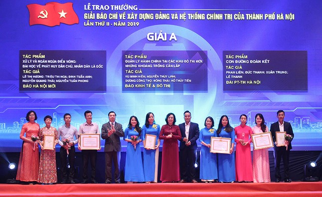Trao thưởng hai giải báo chí về xây dựng Đảng và phát triển văn hóa ảnh 1