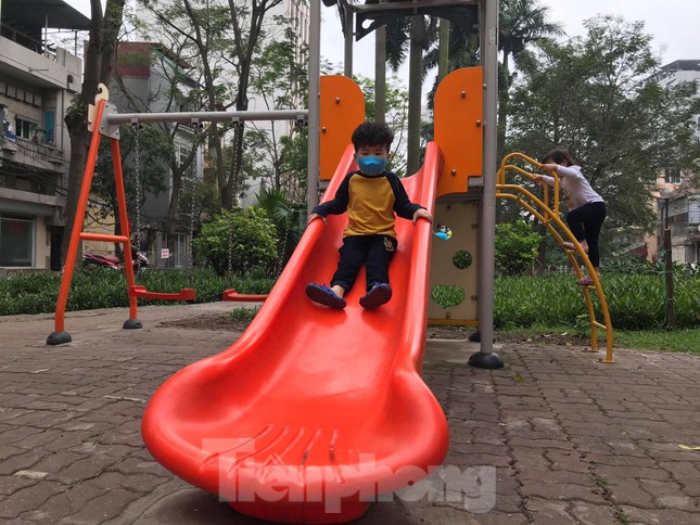 Chuyện cảm động trên vỉa hè Trúc Bạch ngày đầu hết cách ly ảnh 2
