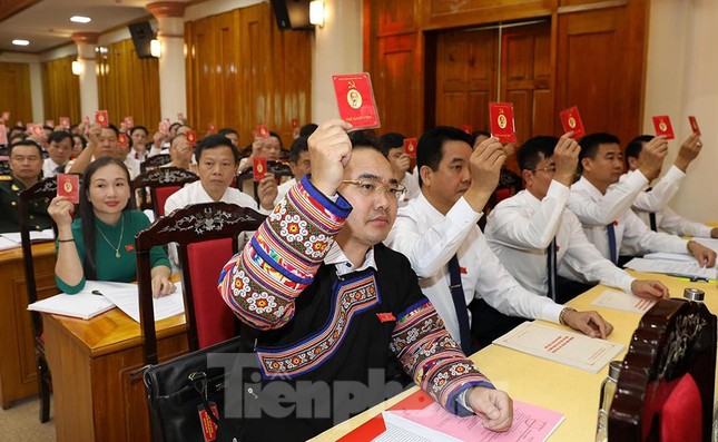 Bầu 15 người tham gia Đoàn Chủ tịch Đại hội Đảng bộ tỉnh Yên Bái ảnh 6