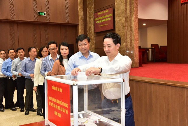 Bí thư Hà Nội quyên góp ủng hộ đồng bào miền Trung ảnh 2