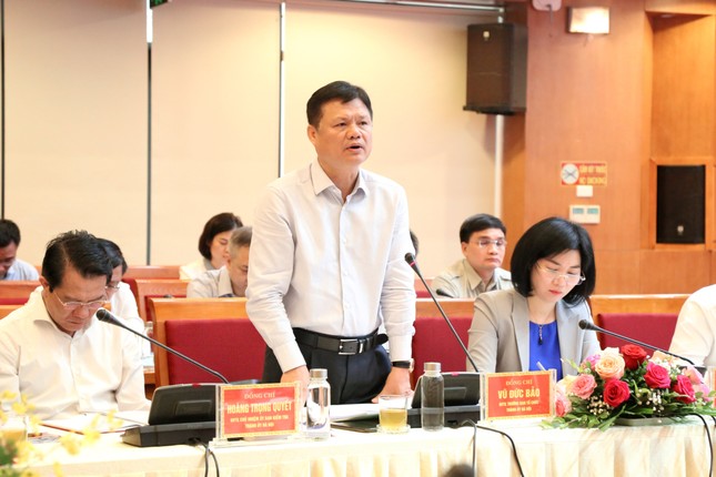 Bí thư Hà Nội: Cán bộ đừng nghĩ mình làm sai trên không biết gì ảnh 1