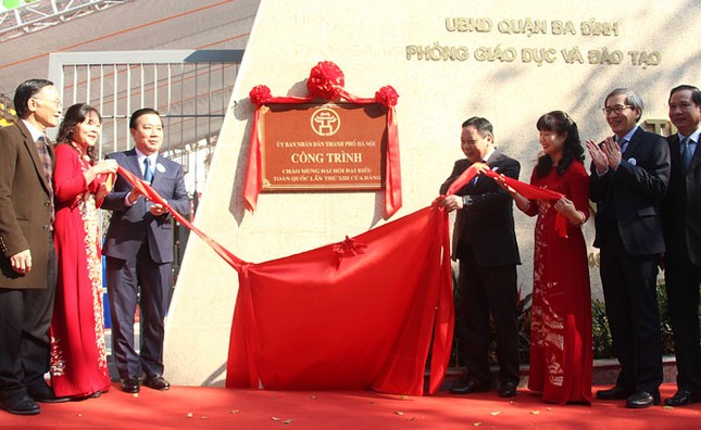 Hà Nội gắn biển 2 công trình trường học chào mừng Đại hội Đảng ảnh 1