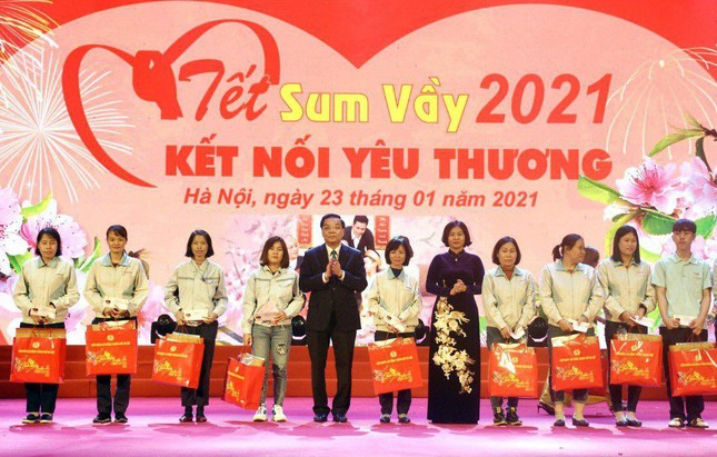 Bí thư Vương Đình Huệ trao quà Tết cho công nhân lao động ảnh 3