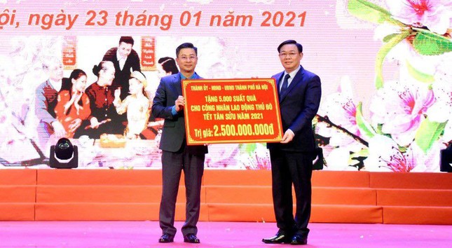 Bí thư Vương Đình Huệ trao quà Tết cho công nhân lao động ảnh 2