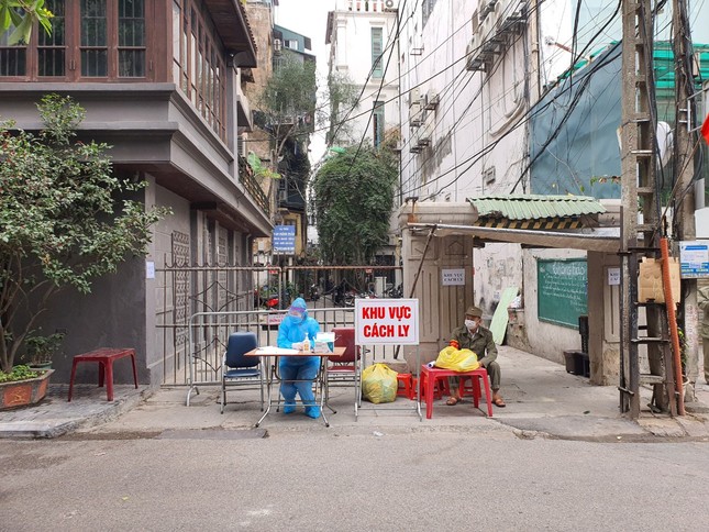 Hà Nội: Cách ly nhà ở và 2 quán cà phê liên quan bệnh nhân COVID-19 ảnh 1