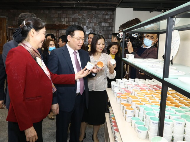 Bí thư Hà Nội: Đừng để huyện thành quận rồi mà phải xử lý vấn đề trầm kha ảnh 2