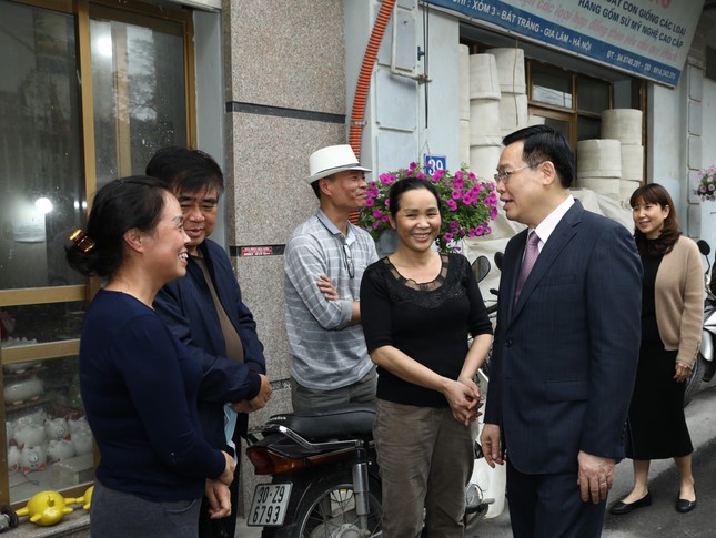 Bí thư Hà Nội: Đừng để huyện thành quận rồi mà phải xử lý vấn đề trầm kha ảnh 1