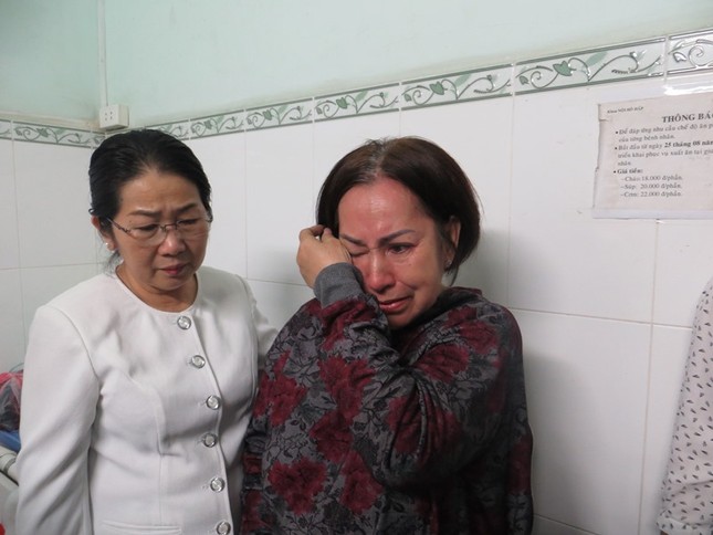 Lãnh đạo TPHCM thăm hỏi, động viên nạn nhân trong vụ cháy chung cư ảnh 5