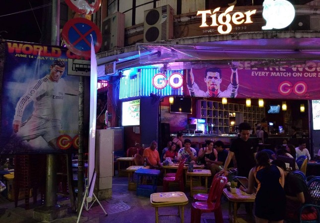 Phố tây Bùi Viện rộn ràng khai màn World Cup ảnh 7