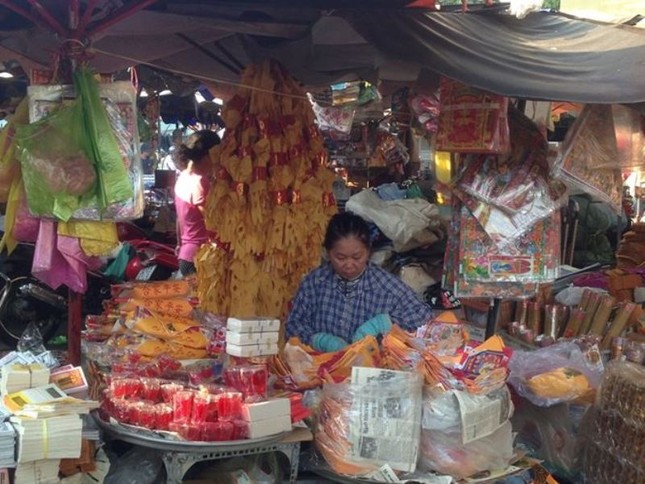 Thị trường rằm tháng 7: Đắt đồ chay, đìu hiu đồ mã ở TPHCM ảnh 11