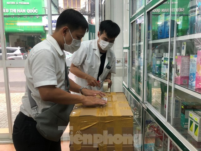 TPHCM: Đột kích nhà thuốc, phát hiện nhiều thực phẩm chức năng không rõ nguồn gốc ảnh 16