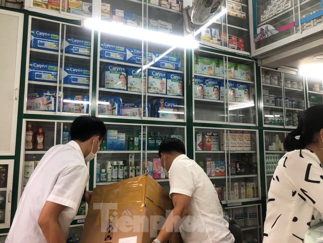 TPHCM: Đột kích nhà thuốc, phát hiện nhiều thực phẩm chức năng không rõ nguồn gốc ảnh 8