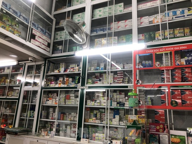 TPHCM: Đột kích nhà thuốc, phát hiện nhiều thực phẩm chức năng không rõ nguồn gốc ảnh 9