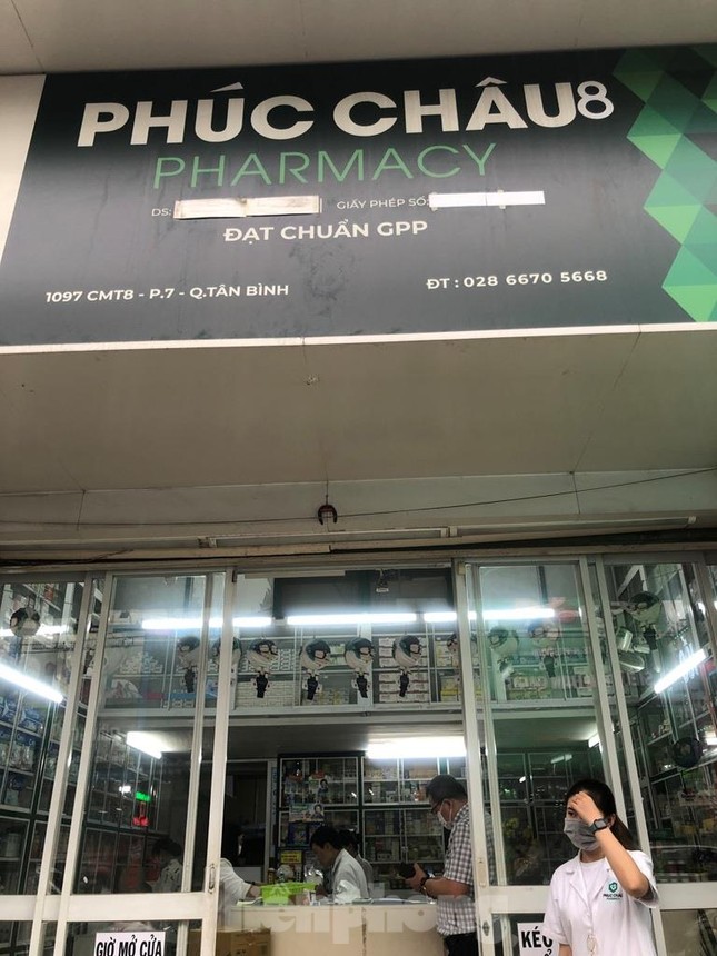 TPHCM: Đột kích nhà thuốc, phát hiện nhiều thực phẩm chức năng không rõ nguồn gốc ảnh 1