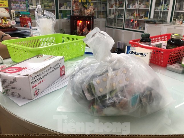 TPHCM: Đột kích nhà thuốc, phát hiện nhiều thực phẩm chức năng không rõ nguồn gốc ảnh 11