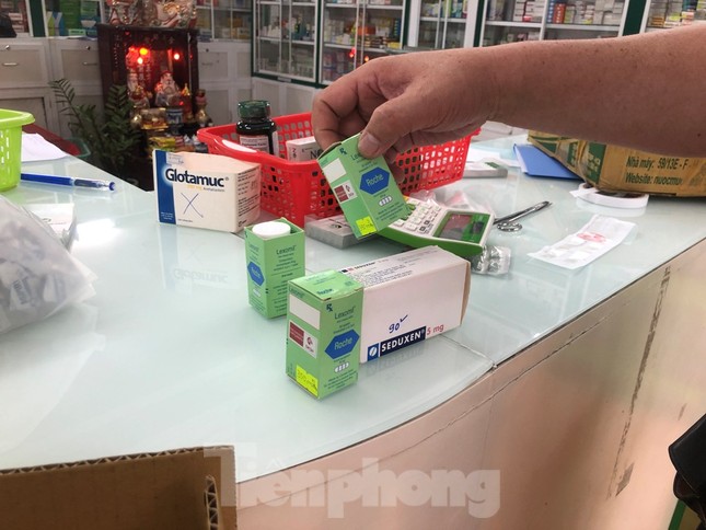 TPHCM: Đột kích nhà thuốc, phát hiện nhiều thực phẩm chức năng không rõ nguồn gốc ảnh 12