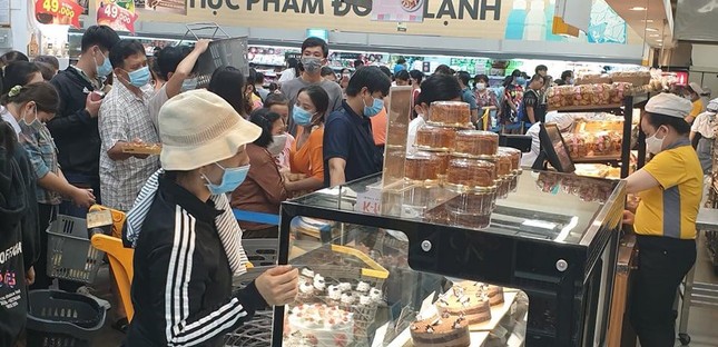 Du khách ùn ùn đến Thảo Cầm Viên ngày nghỉ lễ Giỗ Tổ ảnh 15