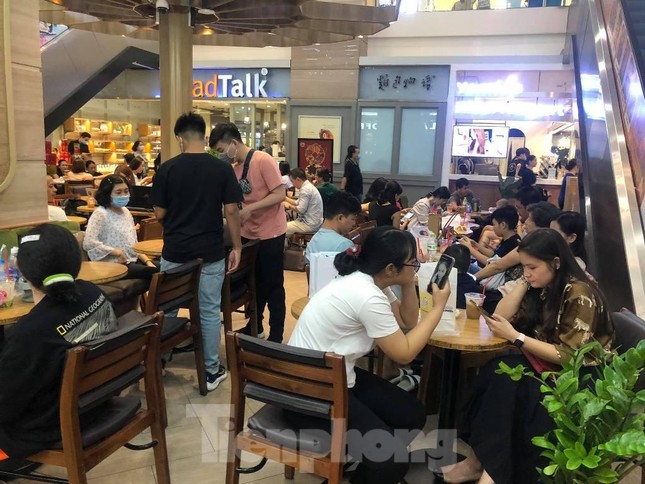 Du khách ùn ùn đến Thảo Cầm Viên ngày nghỉ lễ Giỗ Tổ ảnh 19