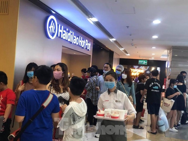 Du khách ùn ùn đến Thảo Cầm Viên ngày nghỉ lễ Giỗ Tổ ảnh 14
