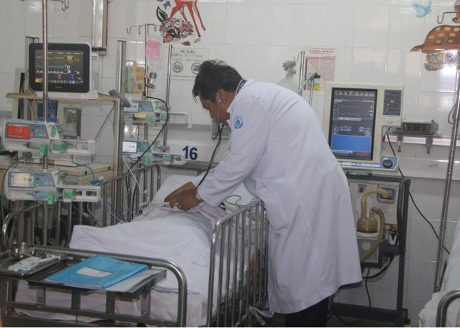 Bé gái tử vong do ngộ độc thuốc diệt cỏ