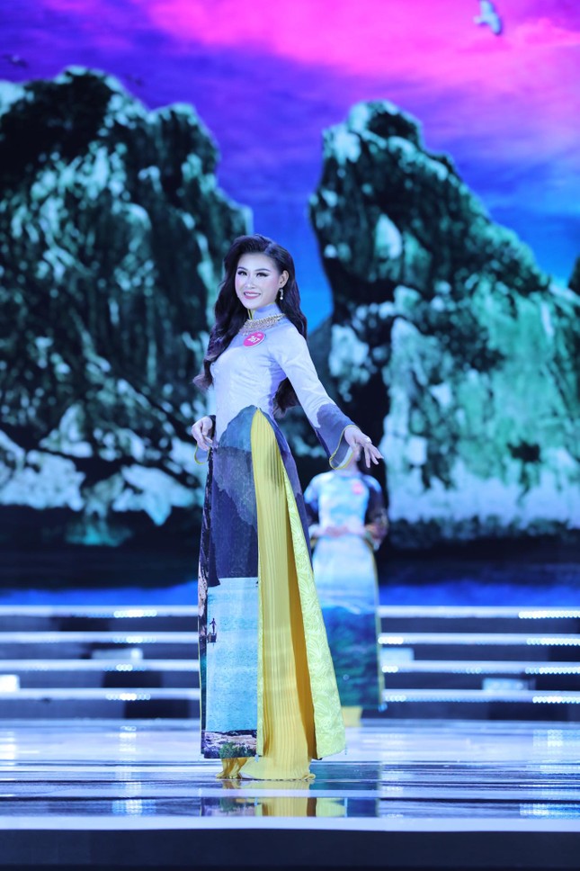Thí sinh chung kết HHVN 2018 khoe dáng quyến rũ với áo dài ảnh 3