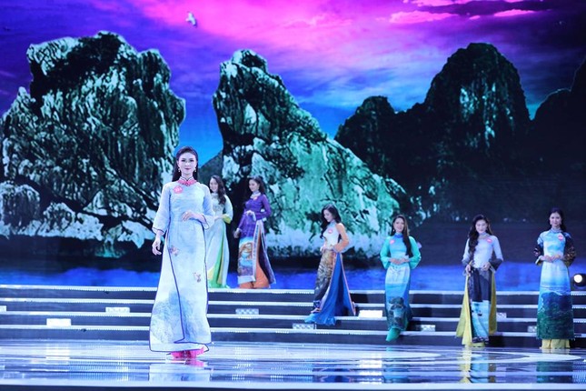 Thí sinh chung kết HHVN 2018 khoe dáng quyến rũ với áo dài ảnh 9