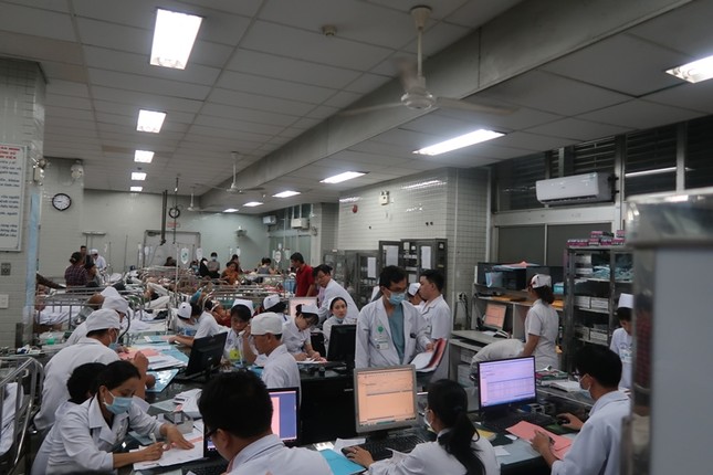 1 tháng xảy ra 2 sự cố nghiêm trọng, bệnh viện Chợ Rẫy bị Bộ ‘tuýt còi’ ảnh 1