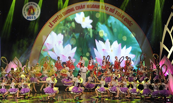 Toàn cảnh Lễ Tuyên dương Cháu ngoan Bác Hồ toàn quốc 2015 ảnh 8