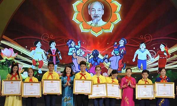 Toàn cảnh Lễ Tuyên dương Cháu ngoan Bác Hồ toàn quốc 2015 ảnh 7