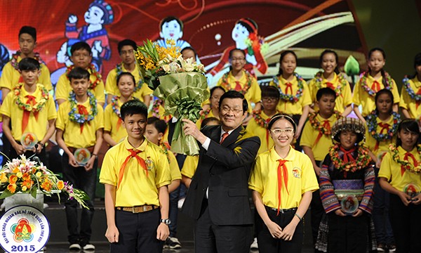 Toàn cảnh Lễ Tuyên dương Cháu ngoan Bác Hồ toàn quốc 2015 ảnh 3