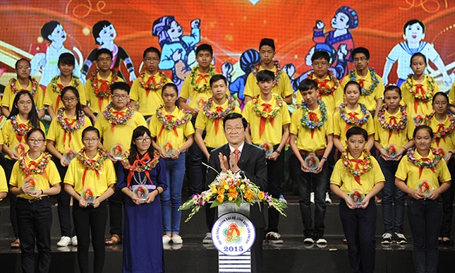 Toàn cảnh Lễ Tuyên dương Cháu ngoan Bác Hồ toàn quốc 2015 ảnh 1
