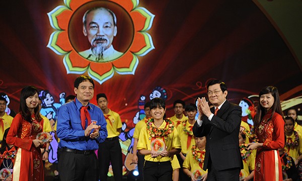 Toàn cảnh Lễ Tuyên dương Cháu ngoan Bác Hồ toàn quốc 2015 ảnh 5