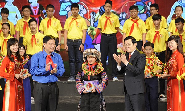 Toàn cảnh Lễ Tuyên dương Cháu ngoan Bác Hồ toàn quốc 2015 ảnh 2